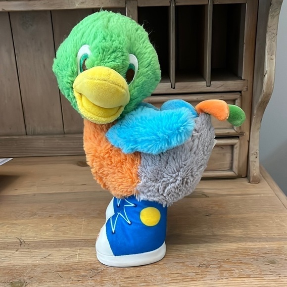 Hallmark Booty-Shakin’ Duck Plush Sings Dances “Shake Your Booty” 2016 - Picture 1 of 10